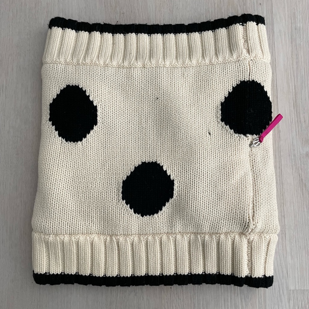 Rare, Lululemon scarf